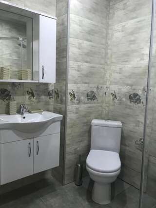 Отель Best Point Hotel Батуми Трехместный номер с балконом-6