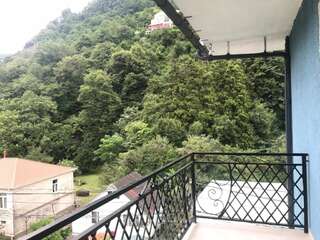 Отель Best Point Hotel Батуми Трехместный номер с балконом-8